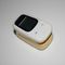 Sensor portátil do oxímetro do pulso da ponta do dedo para a movimentação das baterias do AAA do infante dois fornecedor